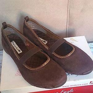 Women's slip on dress shoe